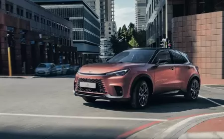 Lexus LBX 2025 - The New Compact Luxury SUV